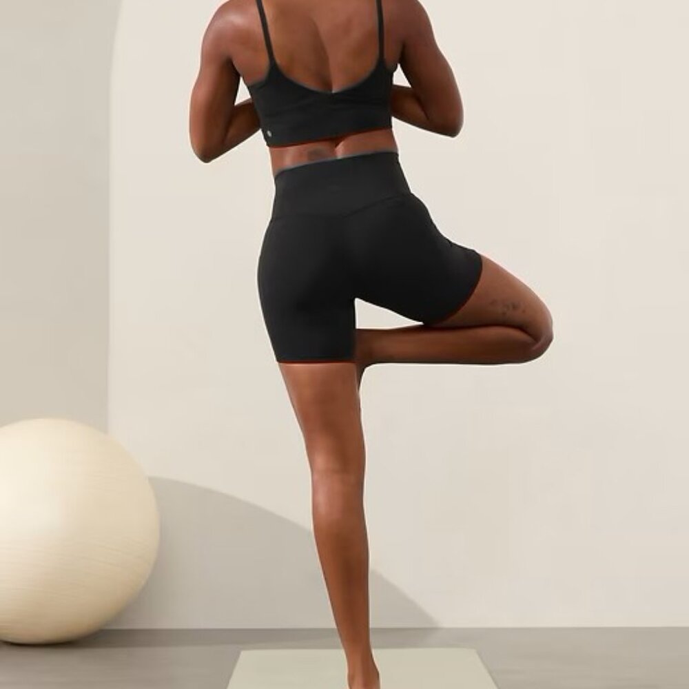 ATHLETA ULTIMATE STASH II 7" SHORT BLACK SIZE SMALL WORKOUT YOGA VACATION - Picture 6 of 12